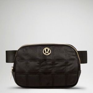 1L Black/Gold Lululemon Everywhere Belt Bag NWT